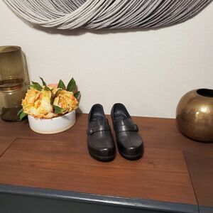 Dansko Clogs with Buckle Sz 38